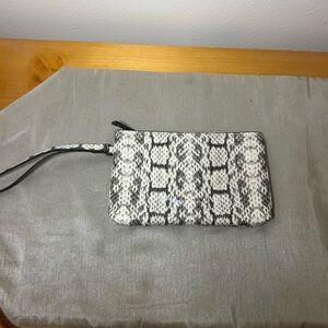 Wristlet wallet